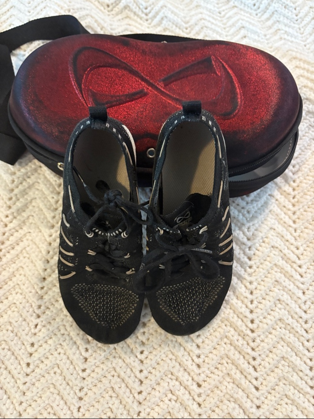 Nfinity flyte cheer shoes size 3
